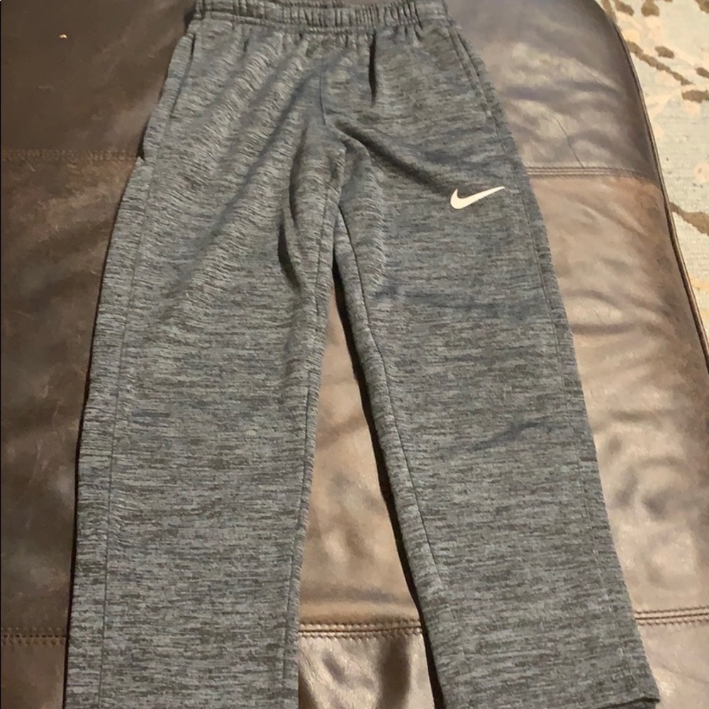 Boys Nike dark gray sweatpants